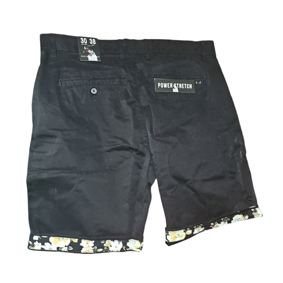 Denim & Flower Men's Black Floral Shorts NEW - Picture 2 of 5